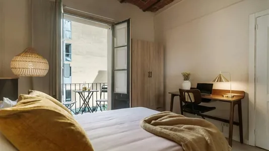 Rooms in Barcelona Ciutat Vella - photo 2