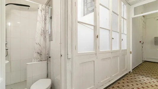 Rooms in Barcelona Ciutat Vella - photo 10