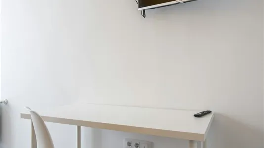 Rooms in Madrid Centro - photo 7