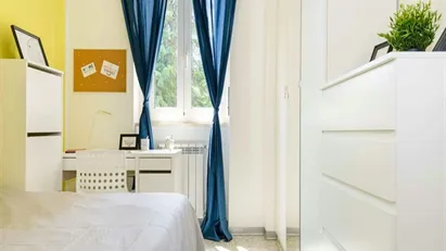 Room for rent in Milano Zona 8 - Fiera, Gallaratese, Quarto Oggiaro, Milan