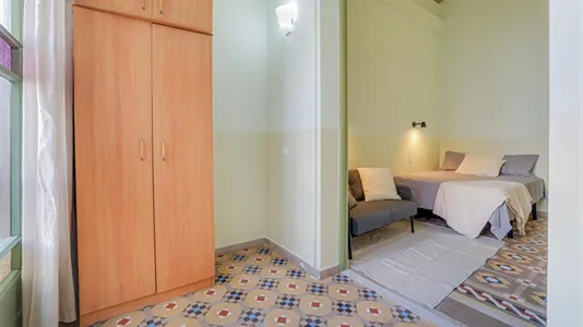 Rooms in Barcelona Eixample - photo 2
