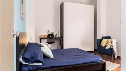 Room for rent in Milano Zona 6 - Barona, Lorenteggio, Milan