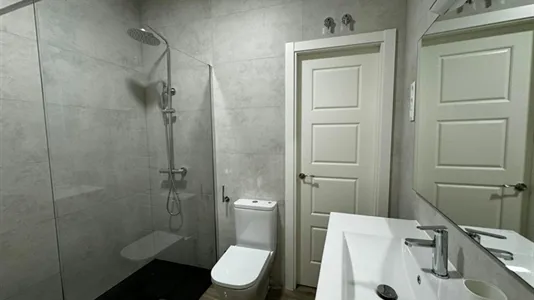 Rooms in Madrid Centro - photo 10