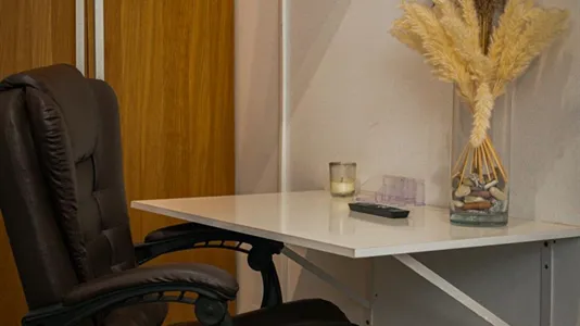 Rooms in Barcelona Ciutat Vella - photo 9