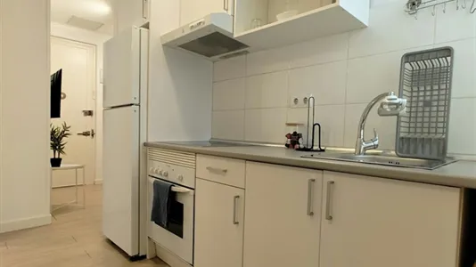 Rooms in Madrid Centro - photo 8