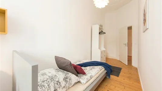 Rooms in Berlin Charlottenburg-Wilmersdorf - photo 2