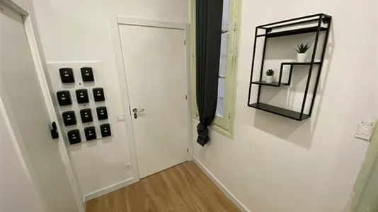 Rooms in Barcelona Ciutat Vella - photo 9