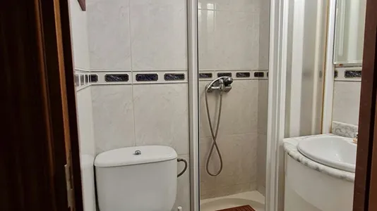 Rooms in El Encinar de los Reyes - photo 9