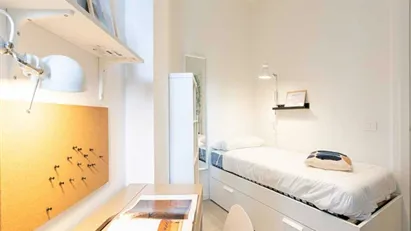 Room for rent in Milano Zona 6 - Barona, Lorenteggio, Milan