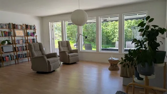 Houses in Sollentuna - photo 1