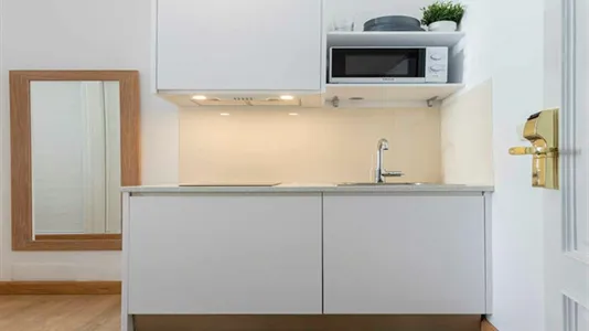 Rooms in Madrid Centro - photo 4