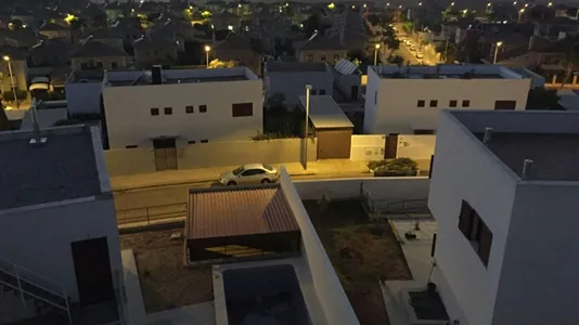 Houses in Dos Hermanas - photo 9