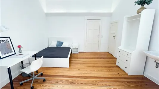 Rooms in Berlin Charlottenburg-Wilmersdorf - photo 3