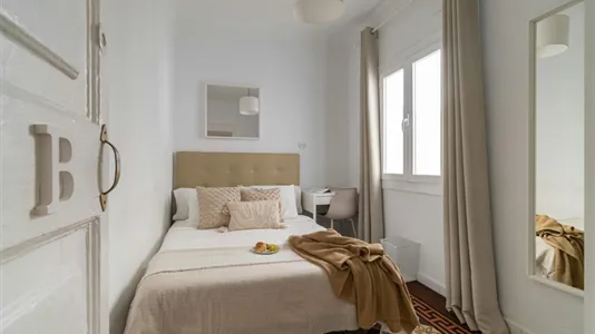 Rooms in Barcelona Ciutat Vella - photo 4