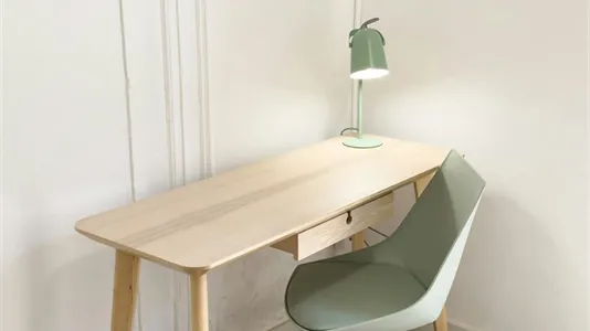 Rooms in Barcelona Ciutat Vella - photo 8