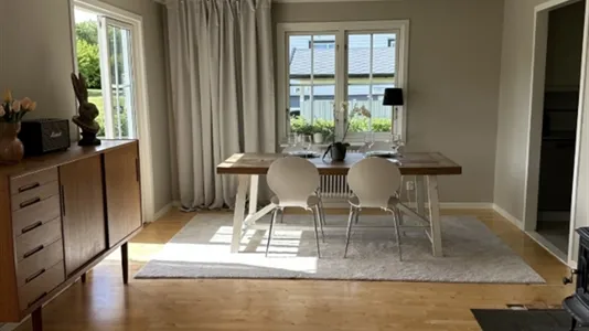 Houses in Vänersborg - photo 2