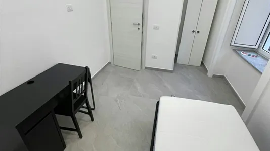 Rooms in Napoli Municipalità 3 - photo 5