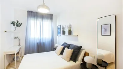 Room for rent in Milano Zona 7 - Baggio, De Angeli, San Siro, Milan