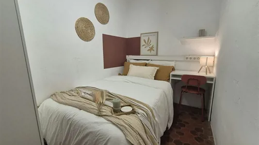 Rooms in Barcelona Eixample - photo 2