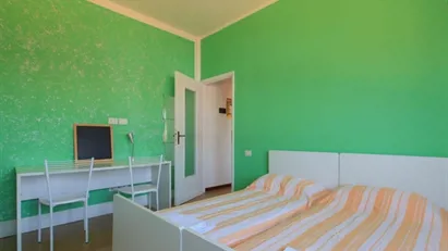 Room for rent in Milano Zona 6 - Barona, Lorenteggio, Milan