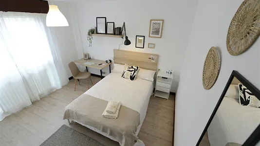 Rooms in Bilbao - photo 1