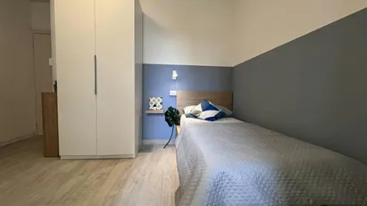 Room for rent in Milano Zona 6 - Barona, Lorenteggio, Milan