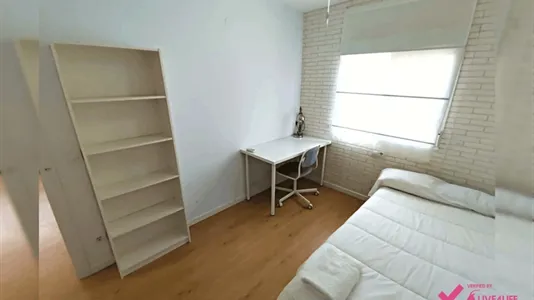 Rooms in el Camí de Vera - photo 3