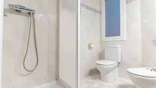 Rooms in Barcelona Eixample - photo 8