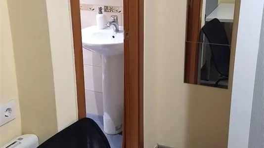 Rooms in Barcelona Ciutat Vella - photo 7