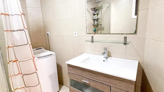 Rooms in Barcelona Ciutat Vella - photo 9