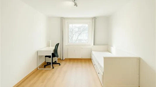 Rooms in Munich Moosach - photo 1