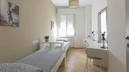 Room for rent in Milano Zona 2 - Stazione Centrale, Gorla, Turro, Greco, Crescenzago, Milan Room for rent in Milano Zona 2 - Stazione Centrale, Gorla, Turro, Greco, Crescenzago, Milan