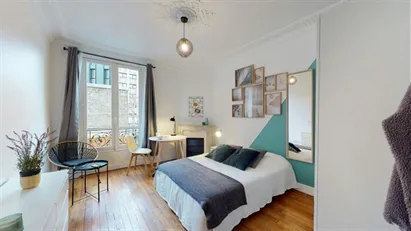 Room for rent in L'Haÿ-les-Roses, Île-de-France