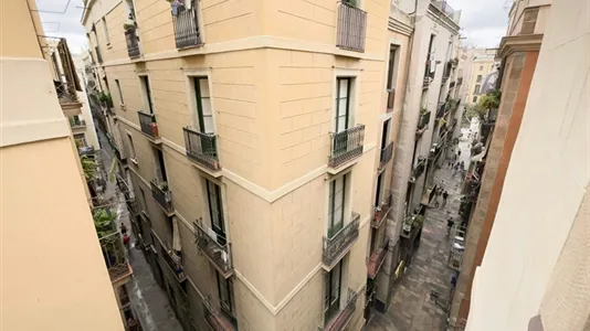 Rooms in Barcelona Ciutat Vella - photo 5