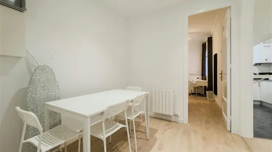Rooms in Barcelona Ciutat Vella - photo 10