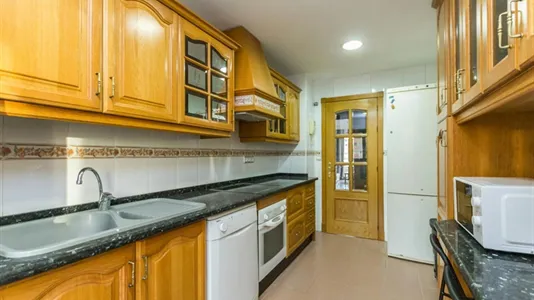 Rooms in Málaga - photo 10