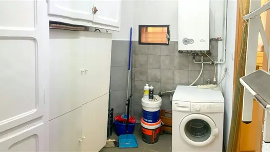 Rooms in Barcelona Ciutat Vella - photo 8