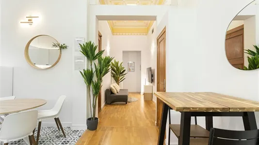 Rooms in Barcelona Ciutat Vella - photo 10