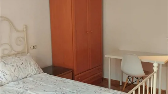 Rooms in Oviedo - photo 3