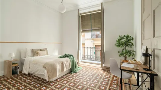 Rooms in Barcelona Ciutat Vella - photo 5