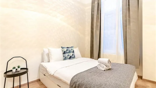 Rooms in Brussels Sint-Joost-ten-Node - photo 1