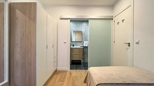 Rooms in Oviedo - photo 3