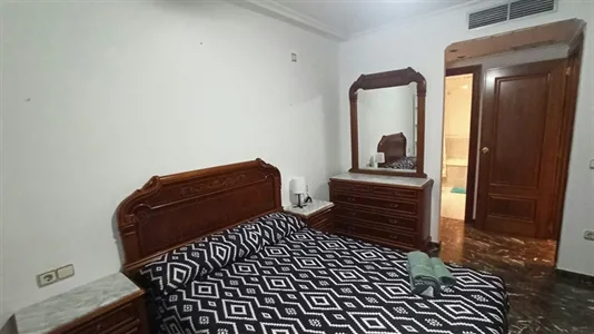 Rooms in Valencia Extramurs - photo 1