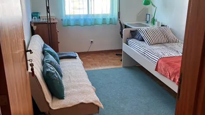 Room for rent in Almada, Setúbal (Distrito)