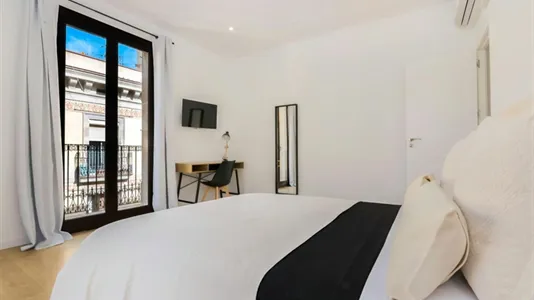 Rooms in Barcelona Ciutat Vella - photo 4