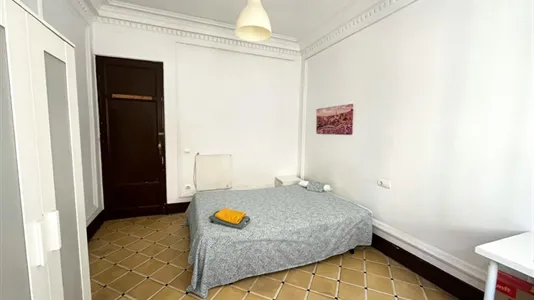 Rooms in Barcelona Ciutat Vella - photo 8