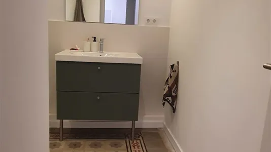 Rooms in Barcelona Ciutat Vella - photo 9
