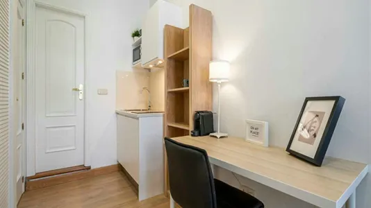 Rooms in Madrid Centro - photo 10