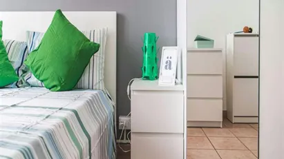 Room for rent in Milano Zona 6 - Barona, Lorenteggio, Milan