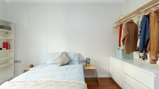 Rooms in Barcelona Eixample - photo 7